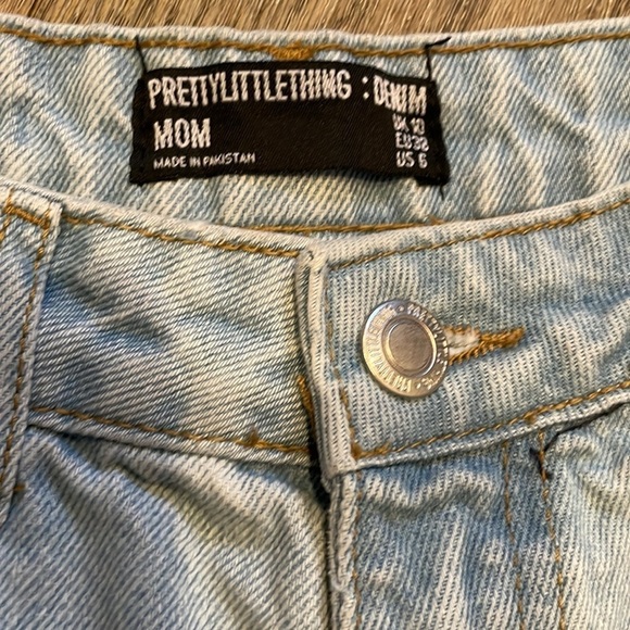PrettylittleThing Denim MOM Jeans - Picture 4 of 7